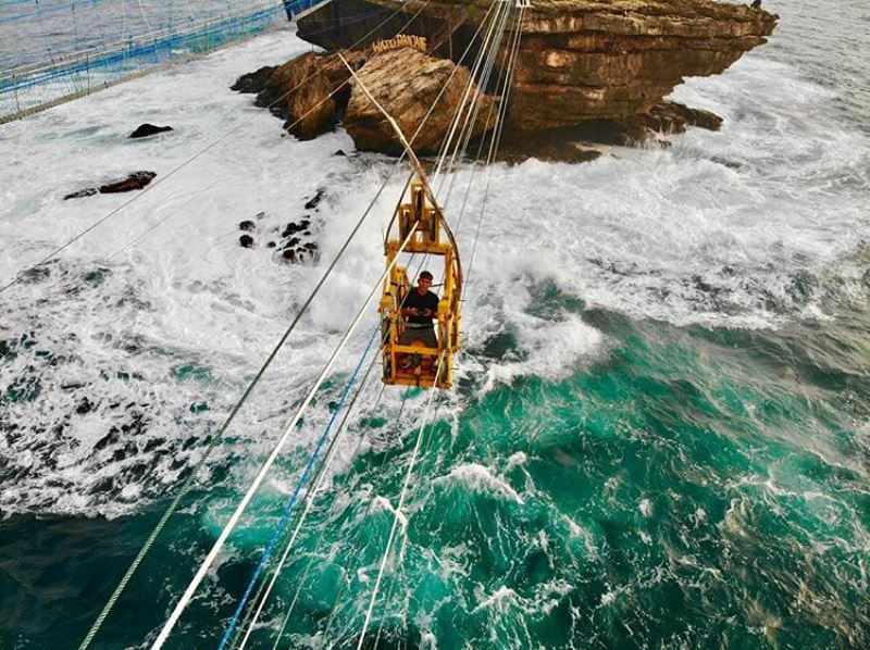 gondola pantai timang