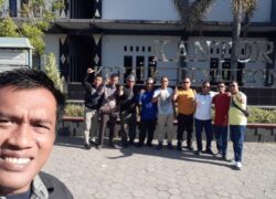 Kunjungan kerja kantor kelurahan ponggok