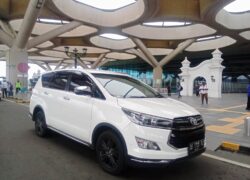 Mobil Alinds Transport Standby di YIA
