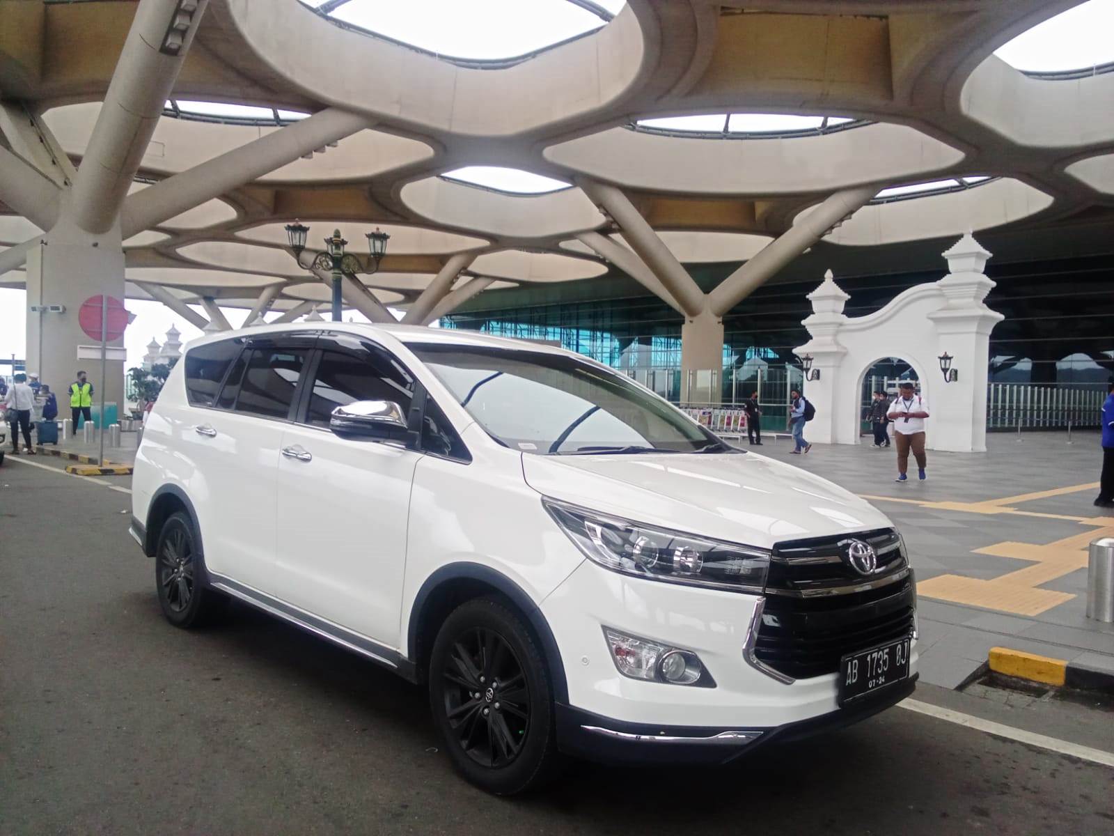 Mobil Alinds Transport Standby di YIA