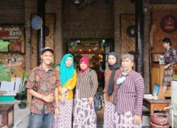 Sewa Mobil Wisata adat jawa