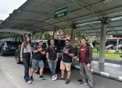 jurnalis mnc sewa mobil wawancara acara sepakbola 3